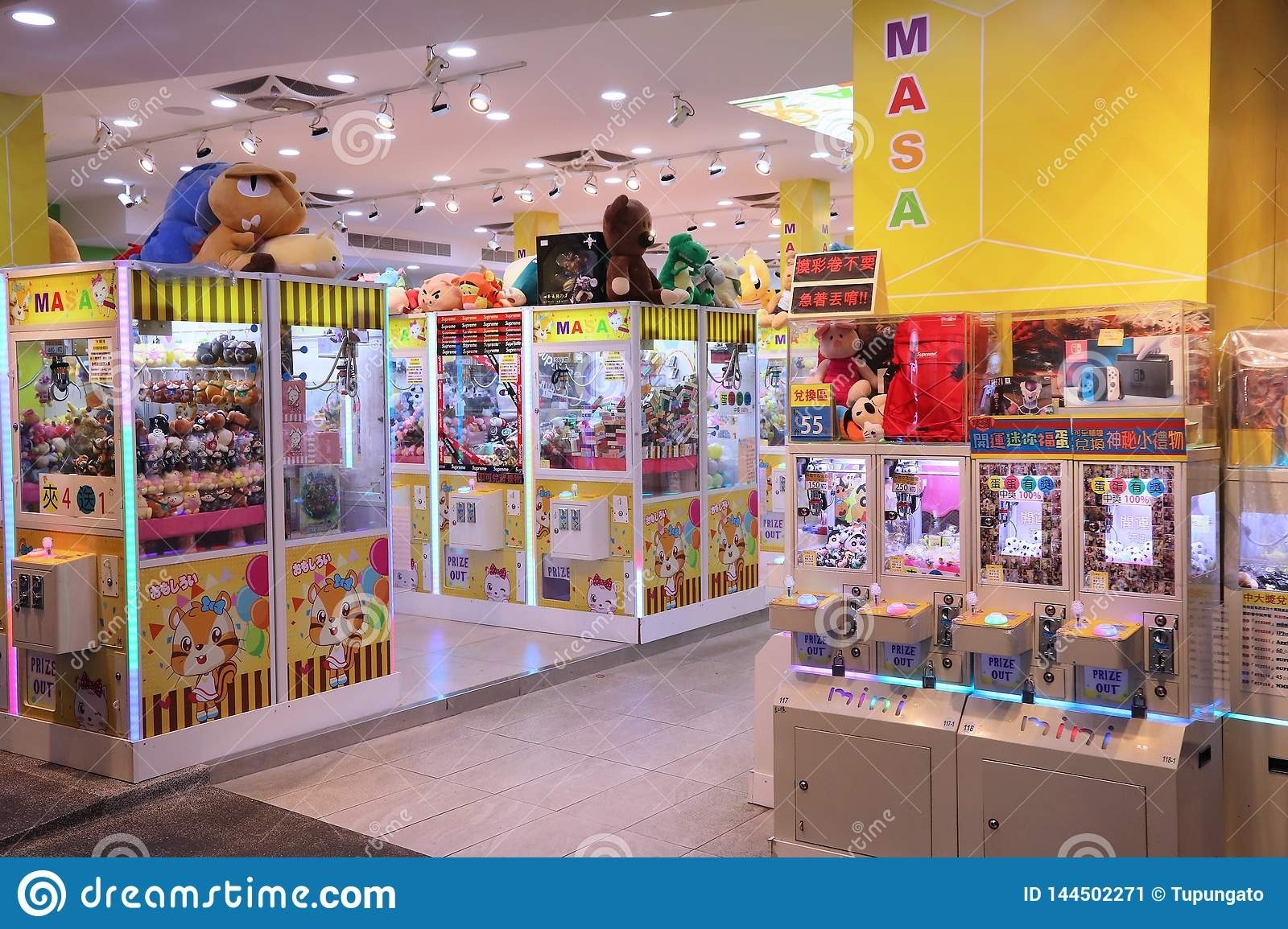 Claw Machines In Taiwan Editorial Photo. Image Of Asian-Jewish Holidays In Decembermachine