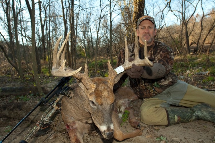 Best Rut Dates In The Great Lakes Region - Midwest Whitetail-Whitetail Rut In Wisconsin