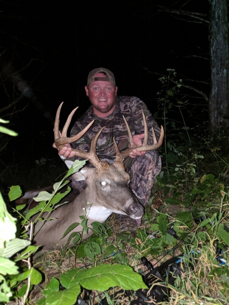 Outfitted Kentucky Trophy Whitetail Hunting Guide-Rut Season In Ky