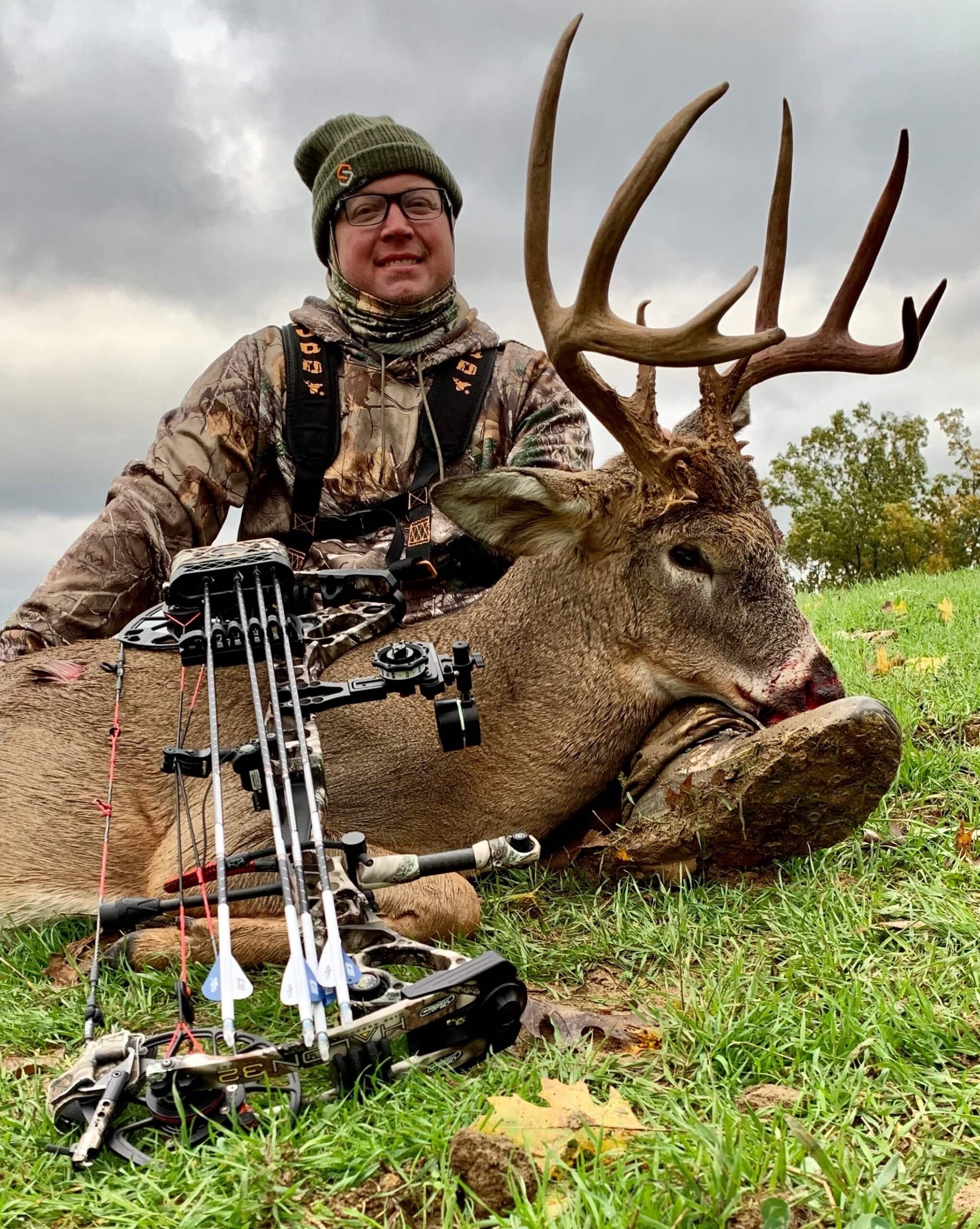 Outfitted Kentucky Trophy Whitetail Hunting Guide-Rut Season In Ky