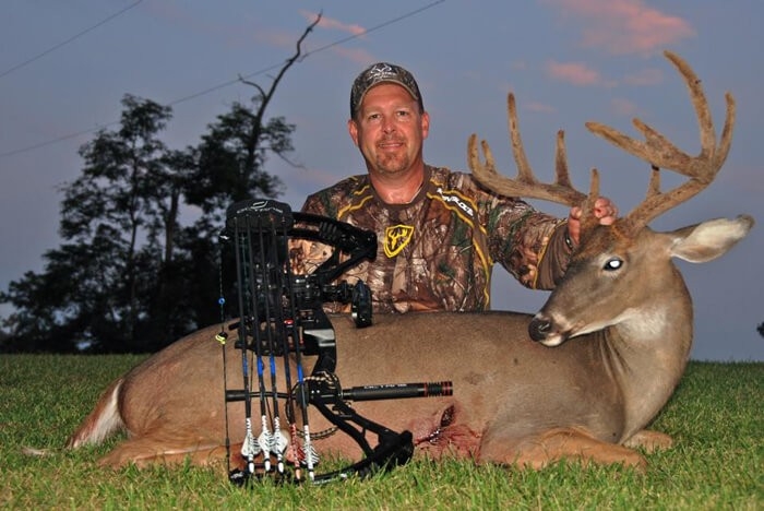 Outfitted Kentucky Trophy Whitetail Hunting Guide-Rut Season In Ky