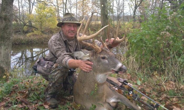 Outfitted Kentucky Trophy Whitetail Hunting Guide-Rut Season In Ky