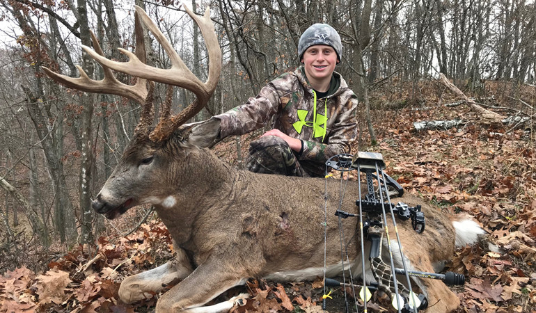 Teenager Arrows Wisconsin Whopper - North American Whitetail-When Is The Whitetail Rut In Wisconsin