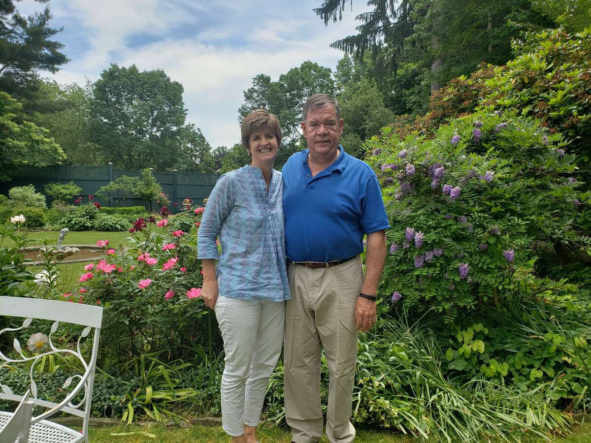 Darien Couple Values Volunteering-Darien Ct School Calendar 2022